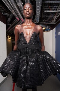 backstage-defile-lanvin-printemps-ete-2022-paris-coulisses-192.thumb.jpg.ef7e9bc79c6e709d3d1c3a84eedf5d0d.jpg