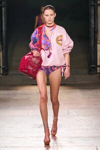 defile-isabel-marant-printemps-ete-2022-paris-look-17.thumb.jpg.fc12c7ef6f1afe7b84ddc4440913ce68.jpg