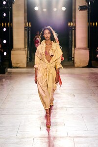 defile-isabel-marant-printemps-ete-2022-paris-look-55.thumb.jpg.4dd486ecf3e226bf59308615c3a39669.jpg
