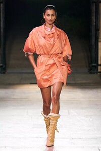 defile-isabel-marant-printemps-ete-2022-paris-look-7.thumb.jpg.79d9c98b72d94b9171531b0839694384.jpg