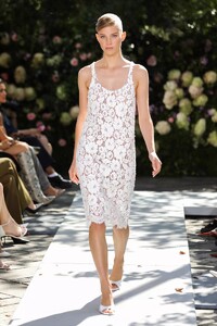 defile-michael-kors-printemps-ete-2022-new-york-look-49.thumb.jpg.ebaf3bc5876b5de9367da788bd98681b.jpg