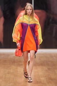 defile-tod039s-printemps-ete-2022-milan-look-42.thumb.jpg.19b1e4e6909ad29a51074f2f30a76521.jpg