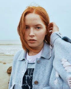 ellie-bamber-barrie-spring-summer-2023-4.jpg