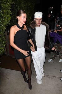 hailey-and-justin-bieber-leaves-giorgio-baldi-in-santa-monica-04-23-2023-6.jpg