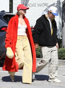 hailey-and-justin-bieber-leaves-great-white-in-west-hollywood-03-26-2023-0.jpg