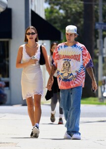 hailey-and-justin-bieber-out-and-about-in-west-hollywood-04-23-2023-2.jpg
