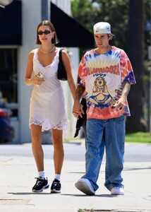 hailey-and-justin-bieber-out-and-about-in-west-hollywood-04-23-2023-9.jpg