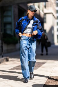 hailey-bieber-out-and-about-in-new-york-04-10-2023-1.jpg