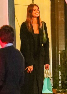 kaia-gerber-leaves-san-vicente-bungalows-in-west-hollywood-04-20-2023-6.jpg