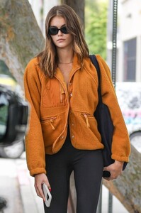 kaia-gerber-out-and-about-at-melrose-in-west-hollywood-04-17-2023-3.jpg
