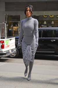 kim-kardashian-arrives-at-an-office-in-new-york-04-26-2023-4.jpg