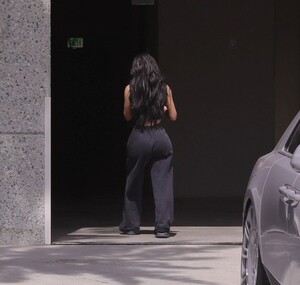 kim-kardashian-leaves-her-office-after-a-photoshoot-in-los-angeles-04-08-2023-1.jpg