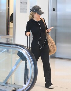 kristin-cavallari-arrives-at-lax-airport-in-los-angeles-04-21-2023-0.jpg