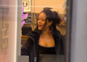 rihanna-and-a-ap-rocky-shopping-at-kitson-kids-in-beverly-hills-04-12-2023-0.jpg