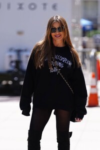 sofia-vergara-arrives-at-america-s-got-talent-in-pasadena-04-06-2023-1.jpg