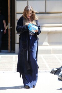 sofia-vergara-enjoys-a-snack-on-the-set-of-agt-in-pasadena-04-05-2023-0.jpg