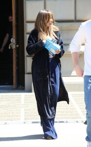 sofia-vergara-enjoys-a-snack-on-the-set-of-agt-in-pasadena-04-05-2023-4.jpg