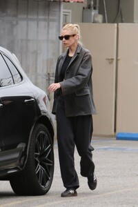 stella-maxwell-leaves-a-gym-in-west-hollywood-04-12-2023-4.jpg