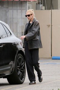 stella-maxwell-leaves-a-gym-in-west-hollywood-04-12-2023-5.jpg