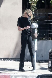 stella-maxwell-out-for-lunch-with-a-friend-at-little-dom-s-in-los-feliz-04-04-2023-4.jpg