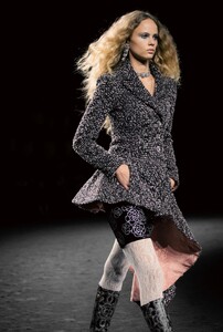 sys-master-content-ha9-h40-10165658550302look-031-d01-fall-winter-2023-24-chanel-show.thumb.jpg.97fba572efeb38778840748b812459e5.jpg