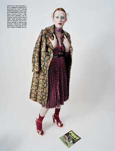 vogue-italia-12-2015_karen-elson_by_tim-walker_(12).thumb.jpg.4f28e534facd44f2f934773667b0b128.jpg