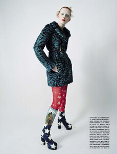 vogue-italia-12-2015_karen-elson_by_tim-walker_(9).thumb.jpg.7c5986d67c9fc5b7f5da08761e4b27e1.jpg