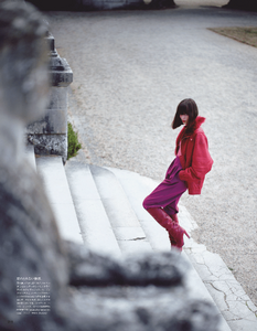 vogue-japan-10-2020_alyah_by_nathaniel-goldberg8.thumb.png.4097fa2f56248c617963f3c3b21cea1a.png