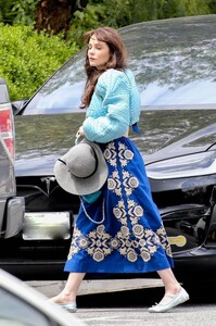 zooey-deschanel-heading-home-after-lunch-in-west-hollywood-04-14-2023-2.jpg