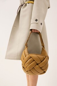 00008-bottega-veneta-resort-2023-details-credit-brand.jpg