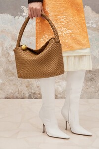 00024-bottega-veneta-prefall-2023-details-credit-brand.jpg
