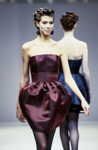 1204314691_Lanvin1992WomenRTW55.thumb.jpg.62a8d74236cce56b6fae6c70bb43673c.jpg