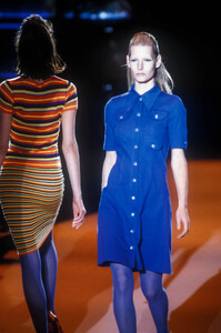 1209257144_VersusbyDonatella1996WomenRTW79.thumb.jpg.946f34f8cf3aad60510709e82e599c44.jpg