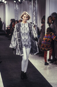 1231263366_Missoni1992WomenRTW10.thumb.jpg.5040c3467fa51658c5825b2239341518.jpg