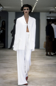 1433221677_Lanvin1998WomenRTW23.thumb.jpg.163d74458d922a0df25b03045d864574.jpg