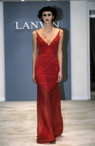 1773198858_Lanvin1998WomenRTW25.thumb.jpg.ad2cc525001afd66bca6cc329132f427.jpg