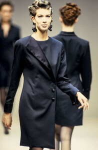 1776694362_Lanvin1992WomenRTW50.thumb.jpg.d41a0863c52725cb2014a01946c5a7e8.jpg