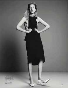 2106952002_Vogue_Spain_-_Noviembre_2013(dragged)32.thumb.png.5d3999ff8b7e08f46e3a72815db1706c.png