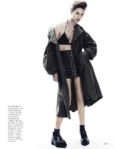 2116775920_Vogue_Spain_-_Noviembre_2013(dragged)34.thumb.png.f77276796eae7af515c0a46502e24b0b.png