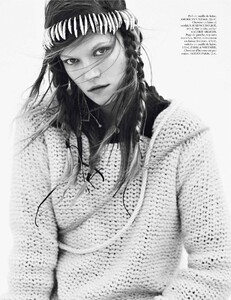 32718339_vogue-paris-2013-septembre(dragged)18.thumb.jpg.0b390bb5a203e879bd81367402179ed2.jpg