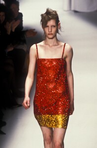 35825407_Versace1997WomenRTW50.thumb.jpg.c784a0c45a4555d60c3b1a5642102378.jpg