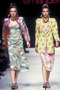 585437341_EmanuelUngaro1993WomenRTW115.thumb.jpg.68e10c20cf7711d9c495b7cb91fae1aa.jpg