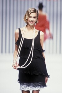 802443020_Valentino1992HauteCouture39.thumb.jpg.6beadf104682a537041a6daf0cba112c.jpg
