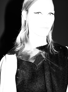 Document-Journal-FW15-Prada-Julia-Nobis-by-Willy-Vanderperre-11.thumb.jpg.31284fe5a563fbf645ccde6f5f214d4b.jpg