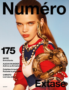 Numero-Cover-Extase.thumb.jpg.04c2c919d33cc2a4917d89caa3f2aff0.jpg