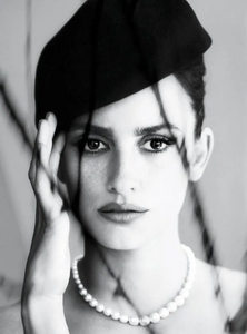 Penelope_Cruz_Wmag_02.thumb.png.1bb278f31caec698475ea2887fcfdc54.png