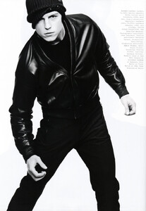 Stealth-by-Nathaniel-Goldberg-for-GQ-Style-UK-8.thumb.jpg.de416e48d3621e3231f4f4e829be6ec8.jpg