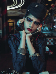 Vogue_Italia-April_2016-Bhumika_Arora-by-Emma_Summerton-04.thumb.jpg.7cb0019e2b32bb01845b3c2700d69eb0.jpg
