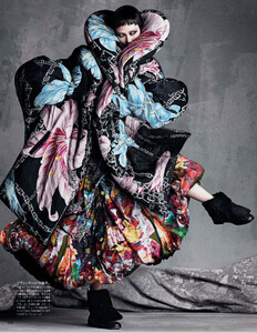 Vogue_Japan_-_September_2014-218.thumb.jpg.a205df36e4f9014acc10799249f70768.jpg