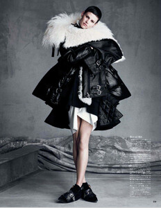 Vogue_Japan_-_September_2014-223.thumb.jpg.ebfdc0466f7831f3d73a02c9f8f6c4b8.jpg